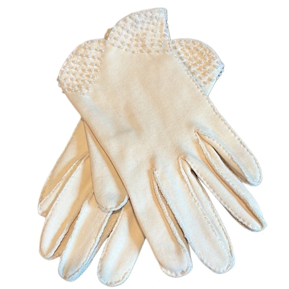 Elegant 50s vintage Cream Gloves Beaded Detail